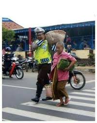 Kalamantan, calémantan, kalémantan, kelamantan, kilamantan, klamantan, klémantan, k'lemantan, quallamontan), atau juga disebut borneo oleh dunia internasional, adalah pulau terbesar ketiga di dunia yang terletak di sebelah utara pulau jawa dan di sebelah barat pulau sulawesi. 15 Gambar Masih Ada Polisi Baik Di Indonesia
