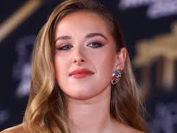 Héléna Bailly propose à ses fans un collier à charms exclusif et surfe sur  la tendance bijou de 2025