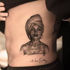 While recently vacationing in barbados, drake was photographed shirtless on the beach and that's what's kicked off this entire conversation. Drake S New Tattoos Include A Portrait Of Sade And A Bottle Of Drakkar Noir The Fader