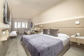 Borrowed from french père (father), from latin pater. Hotel Salles Pere Iv Spanien Bei Hrs Gunstig Buchen