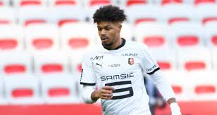 Miickaa wéwëé joue au foot à rennes. Rennes Rutter L Herbe Est Elle Vraiment Plus Verte Ailleurs