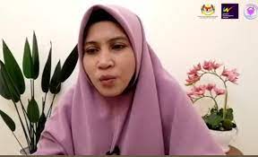 Ustazah membaca buku dalam siri gaya rasulullah terbitan pts media group yang dijual dan bestseller. Ustazah Asma Harun Biodata
