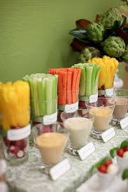 A Healthy Alternative To The Dessert Table Fruit Vege Brunch Table Love The Way The Crudites Have Recettes De Cuisine Repas Anniversaire Fruits Et Legumes