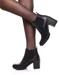 Maybe you would like to learn more about one of these? Chelsea Boots Noires A Talon Et Effet Croco