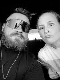 What well-fitting front windshield sun screens are recommended?