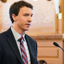 Time to stick out your neck,' college CEO tells schools