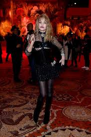 However arielle dombasle knows the effort she put out and she knows her motivations, so there must be no room for fear and doubt, only for success and winning and 2020 will undoubtedly turn out to be. Arielle Dombasle Eternelle Jeune Fille Elle A Choisi Voulu De Ne Pas Avoir D Enfant