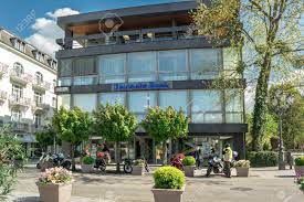 Vielleicht sogar in deiner nähe? Baden Baden Deutschland 4 Mai Moderne Gebaudefassade Mit Logo Der Deutsch Banken Namens Der Deutschen Bank Deutschland Baden Baden 4 Mai 2016 Lizenzfreie Fotos Bilder Und Stock Fotografie Image 57459801