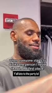 Maldita sea, nunca había visto a alguien pasar de simpático a antipático  tan rápido