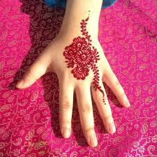 #5 jika busana pengantin terlalu simple, bolehlah bergaya sakan dengan lukisan inai sarat sebegini agar penampilan nampak. Pengantin Corak Inai Simple Serba Pengantin