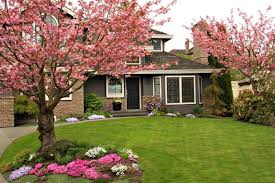 Front Yard Landscaping Pictures Lovetoknow Front Yard Landscaping Pictures House Landscape Front Yard Landscaping