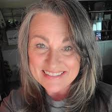 HOLD UP, WAIT A MINUTE.. Dollar Tree's got spring stuff in it. 😁 Listen,  we know your Dollar Tree may not have this stuff YET, but hopefully Erin's  latest Trip will get