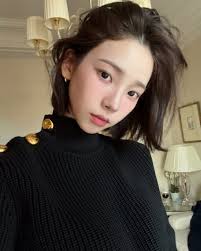 BLACKPINK's Lisa Suffers Shocking Drop In Album Sales, Netizens React