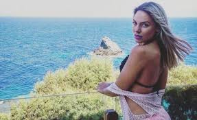 Paste a link to the post with the photo or igtv that you want to on this page, you can download or anonymously view photos, as well as igtv of public instagram. Iwanna Maleskoy Apo Daskala Egine Paroysiastria Sthn Krhth Gossip Gavros Gr