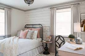 Small bedroom office ideas spare combo atmosphere combination guest decorate home layout decorating. 75 Beautiful Farmhouse Guest Bedroom Pictures Ideas July 2021 Houzz