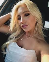 Michelle Morando's Instagram, Twitter & Facebook