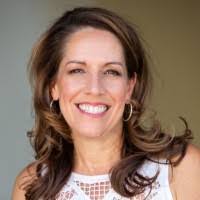 Dana Lovett's Instagram, Twitter & Facebook