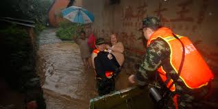Elles ont déjà fait 140 morts et disparus et menacent désormais la célèbre les inondations sont courantes en chine durant la période estivale. Chine Des Inondations Font Plus De 100 Morts Et Disparus