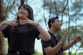 intro : a e d f# bm c#m d e. Lirik Lagu Satru Dari Denny Caknan Dan Happy Asmara Ringtimes Bali