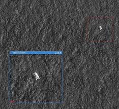 Penché à la fenêtre, il s'efforçait de percer l'obscurité, de voir une dernière fois les ténèbres mouvantes du fleuve, au pied de la maison. Expedition Vers Le 7e Continent En Plastique Sciences Et Avenir