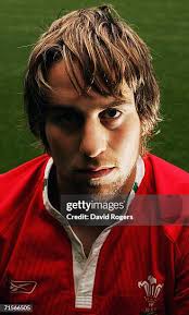 12 Photos & High Res Pictures