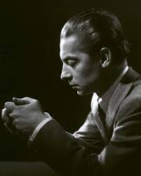 Дирижёр Number one: Герберт фон Караян... ___ В чем разгадка тайны  дирижирования? Прав был Геннадий Рождественский, заметивший, что если бы  можно было точно объяснить смысл этой профессии, то дирижеров было бы  намного