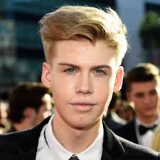 Aidan Alexander delivers his best pick up lines just in time for  Valentine's Day