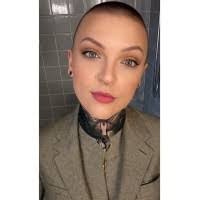 Jessica Rowles's Instagram, Twitter & Facebook