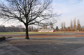 Über 3 bewertungen helfen ihnen bank in ihrer nähe zu finden. Sportplatz Kampfbahn Wikipedia