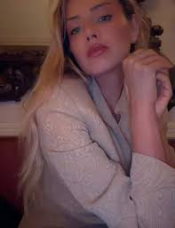 Merry Christmas, my loves 🎄✨ This month (and honestly this entire year)  has been the hardest and most fulfilling of my life. Launching Aurabiōm has  taken every ounce of my heart, soul,