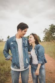 Danau situ gede bisa kamu jadikan referensi tempat foto prewedding yang berlatar danau. 8 Pilihan Outfit Sempurna Untuk Pre Wedding Kasual Di Luar Ruangan Timeless Dan No Ribet