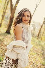 Senior Outfit Ideas Classy Senior Portraits Senior Girl Pose Senior Girl Outfits Outdoor Photogra Girl Senior Pictures Senior Girl Poses Photography Women