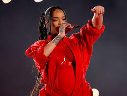 Super Bowl 2023: Disappointing Photos of Rihanna's Halftime Show - Business Insider