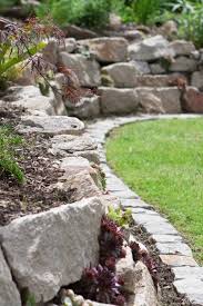 Eine Trockenmauer Ist Mehr Als Nur Eine Gartenmauer Sie Ist Zusatzlich Vielfaltiger Lebensraum Fur Tiere Und Pf Gartenmauer Trockenmauer Garten Landschaftsbau