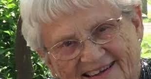 Deanna Hanks's Instagram, Twitter & Facebook