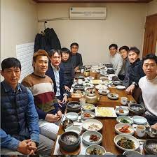 이을용 선수는 어느 위치에서 누구의 서브로 뛰었죠? Z6xvpacxqmt5am