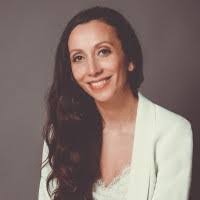 Nicole Heyer's Instagram, Twitter & Facebook