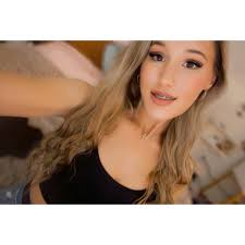 Me drunk asf forcing everybody to take pictures with me