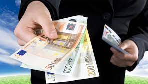 È tuttavia opportuno precisare che il deposito non giustificato di somme superiori alle proprie capacità finanziarie, potrebbe far scattare i controlli da parte dell'agenzia delle entrate. Quanti Soldi Contanti Si Possono Versare In Banca Da Settembre Partiranno I Controlli Il Quotidiano Della Sicurezza