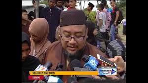 Ketika itu arwah dilaporkan dalam perjalanan pulang dari pulau pinang bersama keluarganya. Pelakon Allahyarham Harun Salim Bachik Selamat Dikebumi 9 Mac 2015 Youtube