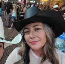 Victoria Rhoads's Instagram, Twitter & Facebook