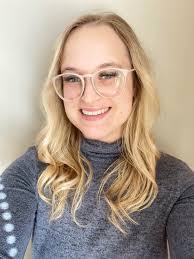 Abby Moore's Instagram, Twitter & Facebook