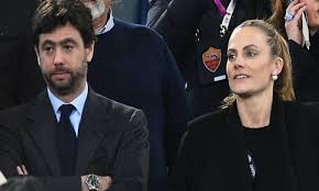 Un selfie di profilo (twitter). Juventus Agnelli E Winter Divorzio Che Potrebbe Costar Caro