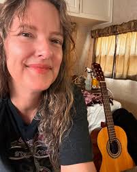 Feels sooooo good to be working in my camper again! The flooring, including  carpet is 90% done and will be finished this evening. I'm rehearsing some  new songs (covers and one old