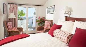 Our Oceanfront Maine B Amp B Is Tucked Away On A Secluded 5 Acres And Our Cottages Amp Rooms Are Among The Top Place Cottage Room Luxurious Room Lincolnville