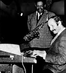 Joe zawinul, nat adderley, sam jones, cannonball adderley and louis hayes. Fender Rhodes Story On Twitter Joe Zawinul On Rhodes W Cannonball Adderley Hbd Joezawinul Rhodes Downtherhodes Cannonballadderley Tbt