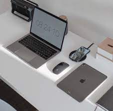 30 Best Home Office Designs For Your Inspiration Cool Classic And Modern Apple Macbook Pro Apple Macbook Macbook