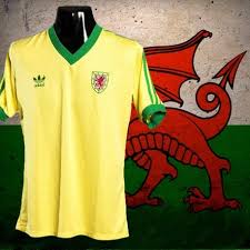 1,112 likes · 14 talking about this. Camisa Retro Amarela Logo Pais De Gales 1985