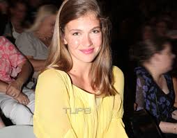 Η κλέλια ανδριολάτου αποτελεί μια από τις πιο ωραίες παρουσίες στην ελληνική showbiz. Klelia Andriolatoy Sto Pleyro Toy Renoy Rwta Meta Ton Xwrismo Toys