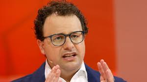 AI CEO Warns Lawmakers About Threat To Office Jobs